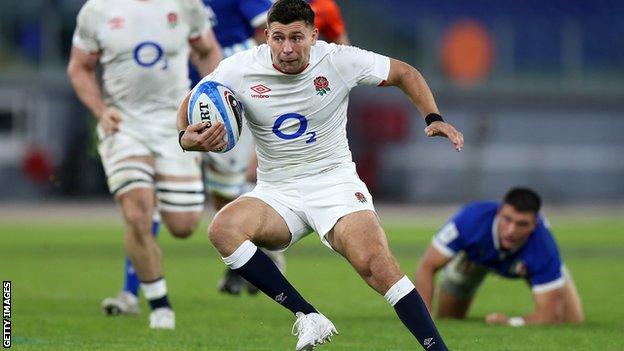 Ben Youngs runs with the ball
