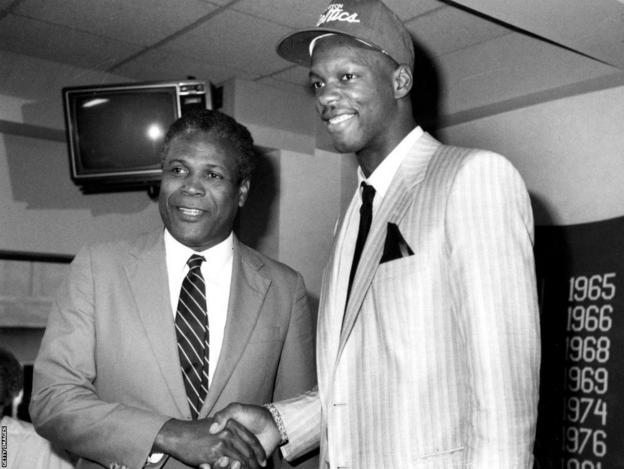 Len Bias shakes hands with caput  manager  KC Jones, who had conscionable  guided the Boston Celtics to a 2nd  NBA rubric  successful  3  years