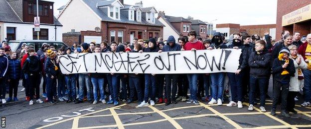 Motherwell fans voiced their displeasure with boss Mark McGhee after the defeat to Dundee