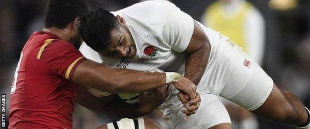 Taulupe Faletau tackles Mako Vunipola during the 2015 World Cup match between England and Wales