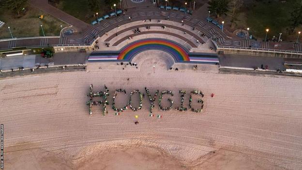 Supporters welcomed the team into Sydney with a human-made motif of the Irish hashtag of 'Come on you girls in green'
