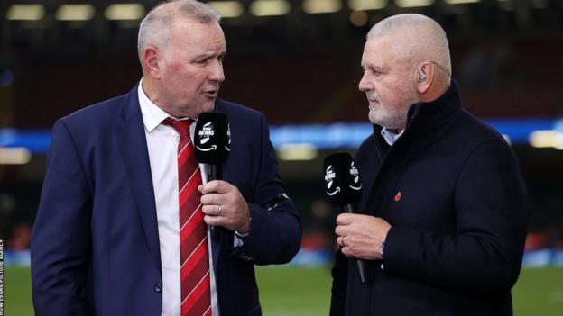 Wayne Pivac (left) and Warren Gatland talking after Wales' Autumn Nations win against Argentina in November 2022