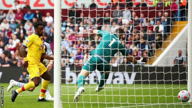 Jeffrey Schlupp scores for Crystal Palace