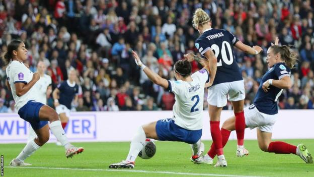 Kirsty Hanson scores for Scotland