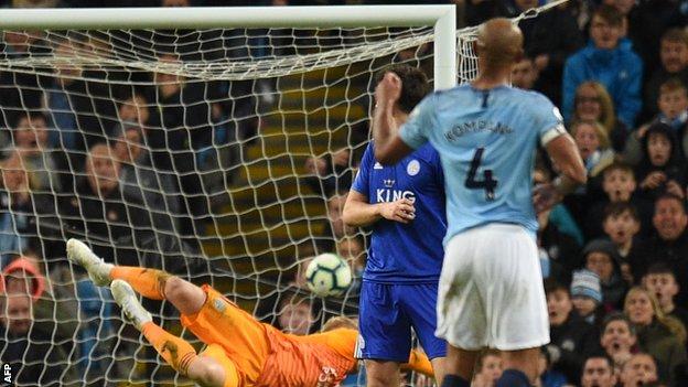 Manchester City 1 0 Leicester Vincent Kompany Scores Spectacular Winner Bbc Sport