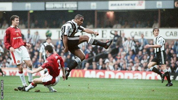 Les Ferdinand takes a shot on goal against Manchester United in 1996