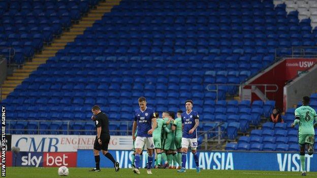 Fa Cup Empty Seats As Neil Harris Calls Festive Schedule Crazy Bbc Sport