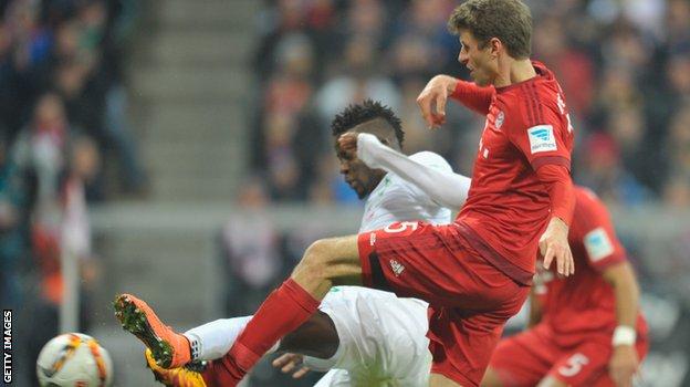 Thomas Muller scores a second goal for Bayern Munich against Werder Bremen