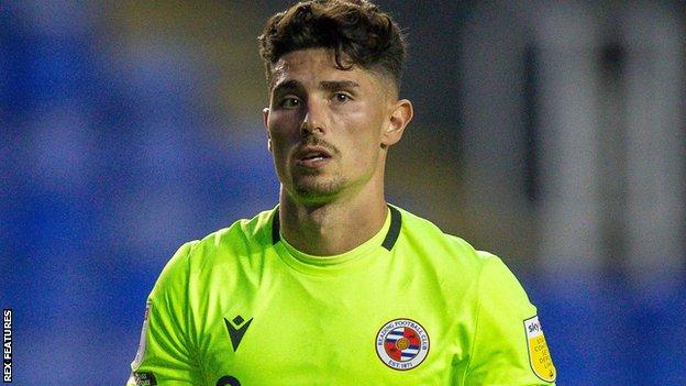 Luke Southwood: Reading goalkeeper signs new two-year contract - BBC Sport