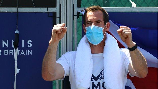 Andy Murray cheers on the Union Jacks team at the Battle of the Brits