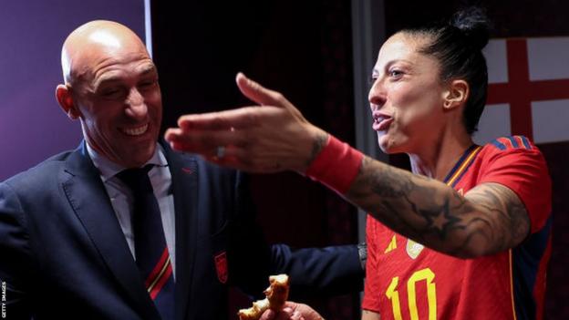 Jenni Hermoso gesticulates to Luis Rubiales after the World Cup final