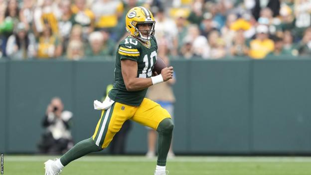 Jordan Love engineers comeback, Packers top Saints 18-17