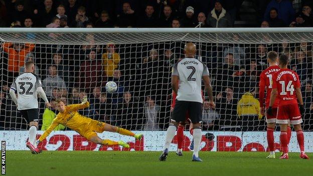 Wayne Rooney's Panenka penalty