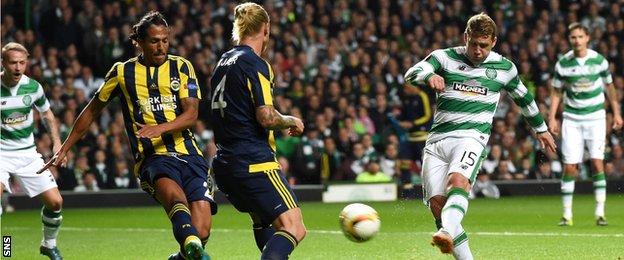 Kris Commons scores for Celtic against Fenerbahce