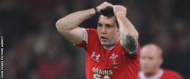 Stephen Jones reacts to missing his penalty against Ireland in 2009