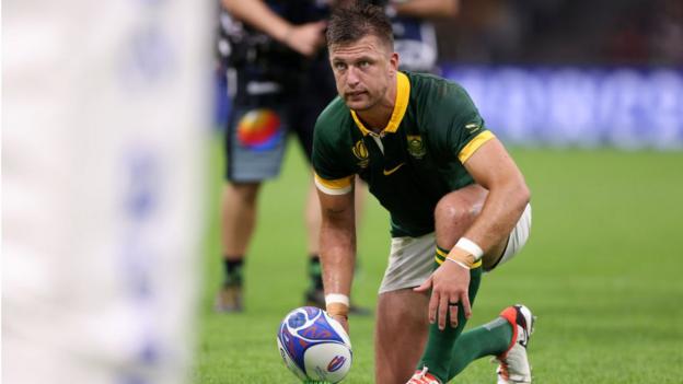 Handre Pollard playing for South Africa against Tonga at the 2023 Rugby World Cup