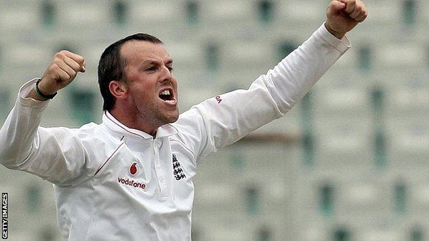 Graeme Swann in action in India in 2008
