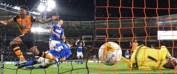 Chuba Akpom