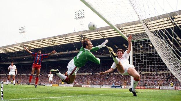 Steve Bruce tries to prevent a Crystal Palace goal in the 1990 FA Cup final