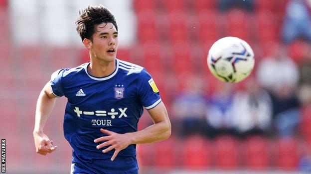 Elkan Baggott: Gillingham sign Ipswich's Indonesian defender on loan - BBC  Sport