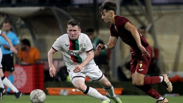 Bobby Burns in action for Glentoran