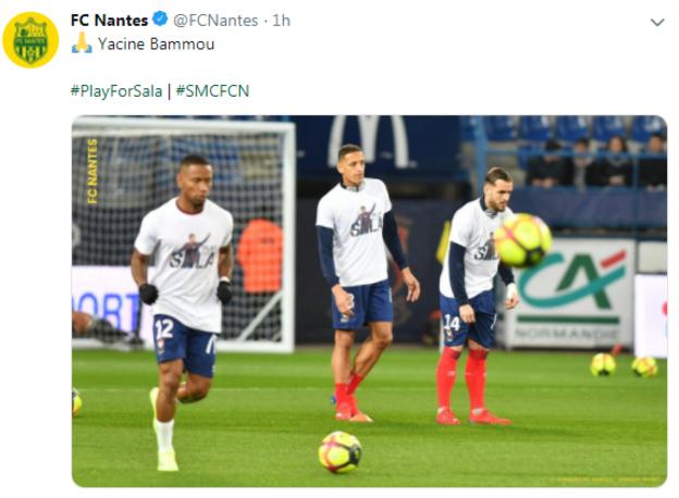 Caen and Nantes players wearing T-shirts in tribute to Emiliano Sala