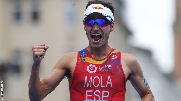 ITU World Triathlon Series: Mario Mola wins with Jonny ...