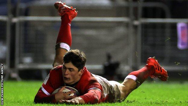 Louis Rees-Zammit scores Wales' winning try against Scotland
