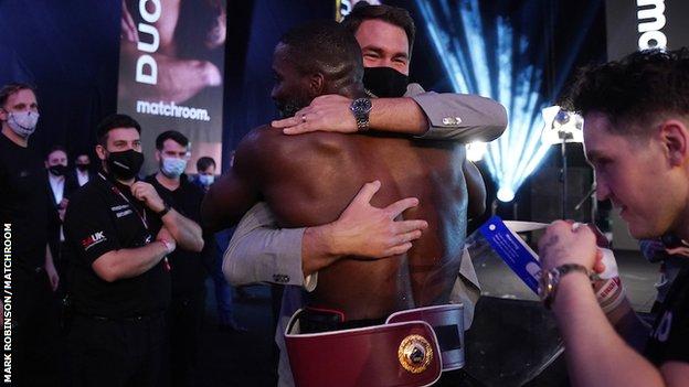 Okolie a déclaré que le promoteur Eddie Hearn lui avait promis une montre en or s'il devenait champion du monde