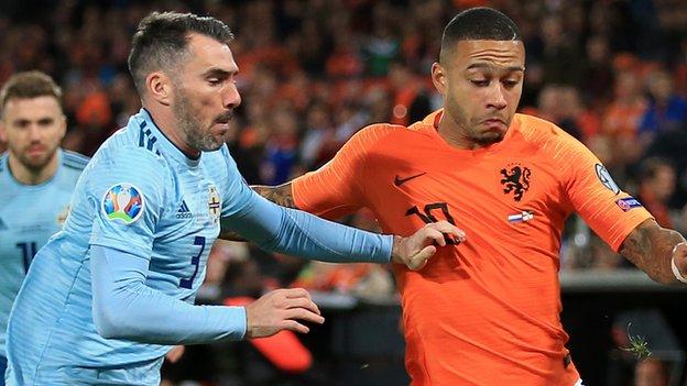 Michael Smith and Memphis Depay