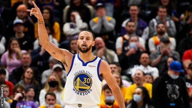Stephen Curry points upwards during the Golden State Warriors win over the Utah Jazz