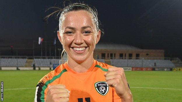 'No tiene sentido': la jefa de la República, Vera Pauw, perpleja por el sistema de play-offs de la Copa del Mundo Katie McCabe