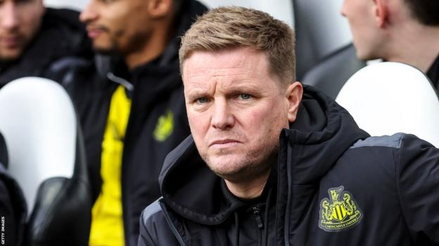 Eddie Howe grimaces on the bench