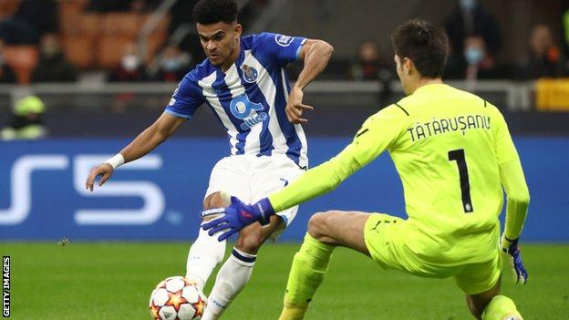 Liverpool sign Porto winger Luis Diaz