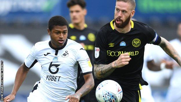 Rhian Brewster in action against Brentford