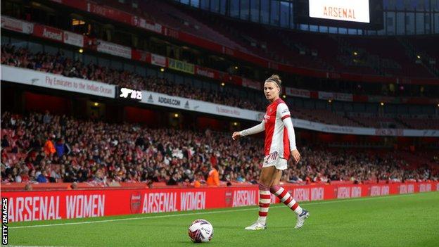 Steph Catley: el defensor del Arsenal acuerda un nuevo acuerdo con el club WSL Steph Catley