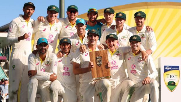 Australia Test team celebrating their series win v South Africa