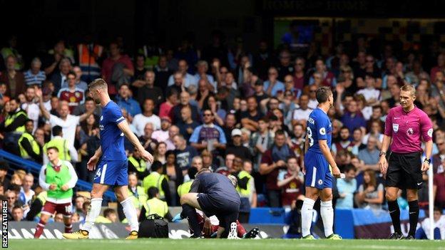 Gary Cahill (left) walks off after his red card