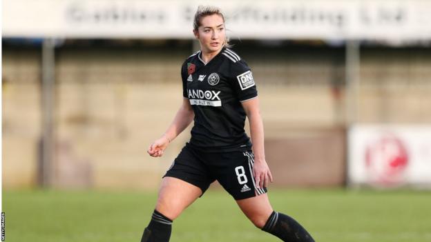 Maddy Cusack playing for Sheffield United