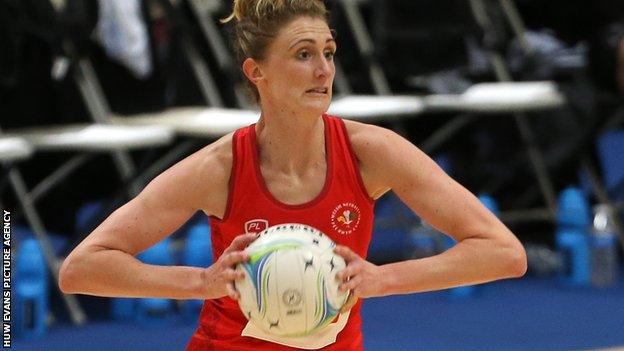 Kelly Morgan of Wales prepares to make a pass
