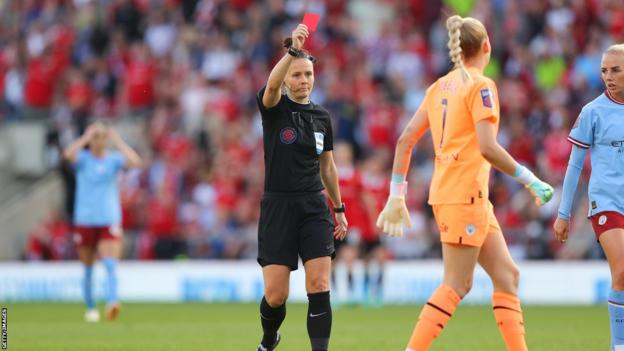 Ellie Roebuck is sent off for Manchester City against Manchester United