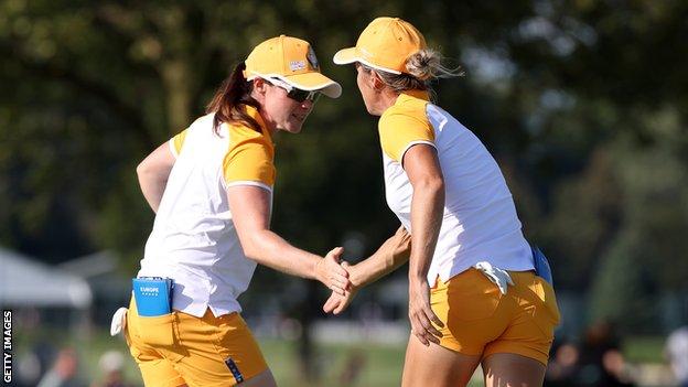 Leona Maguire et Mel Reid