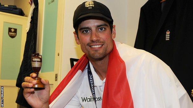 Alastair Cook with the Ashes urn