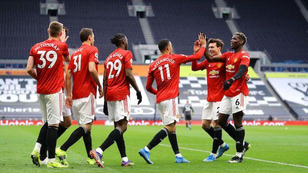 Manchester United players celebrate Mason Greenwood's goal against Tottenham