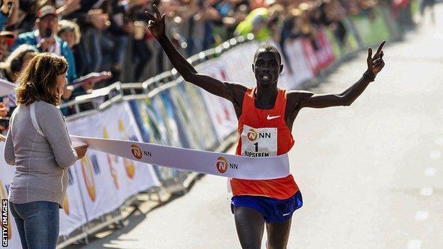 Marius Kipserem wins the Rotterdam Marathon in 2019