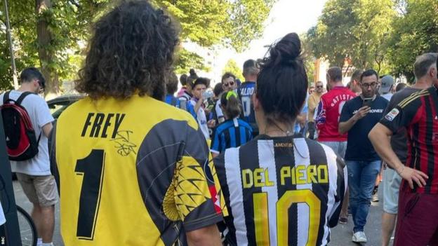 Fan in Sebastien Frey and Alessandro Del Piero jersey