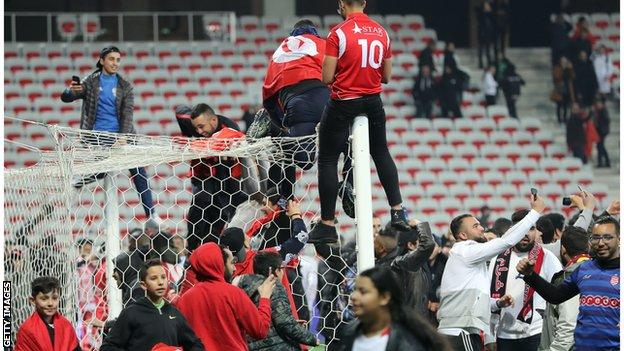 Tunisia football fans