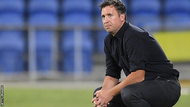 Robbie Fowler in talks with Swindon over manager's job - BBC Sport