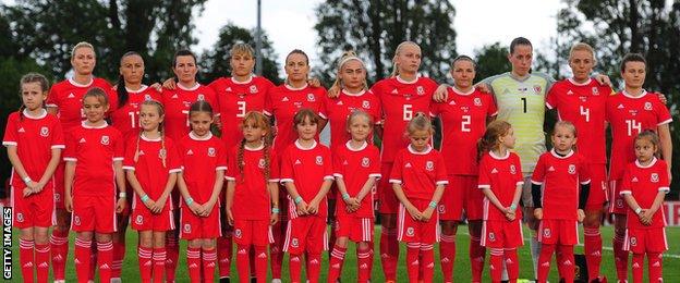 Wales pose before New Zealand friendly