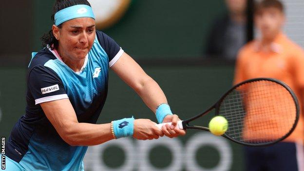 WTA sends Belinda Bencic pictures of Haddad Maia by mistake : r/tennis